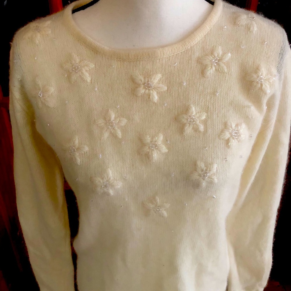 Beautiful white angora sweater SZ M